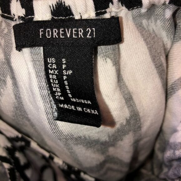 Forever 21 Womens Black & White Tribal Print Sleeveless Romper With Adjustable S - Picture 3 of 3